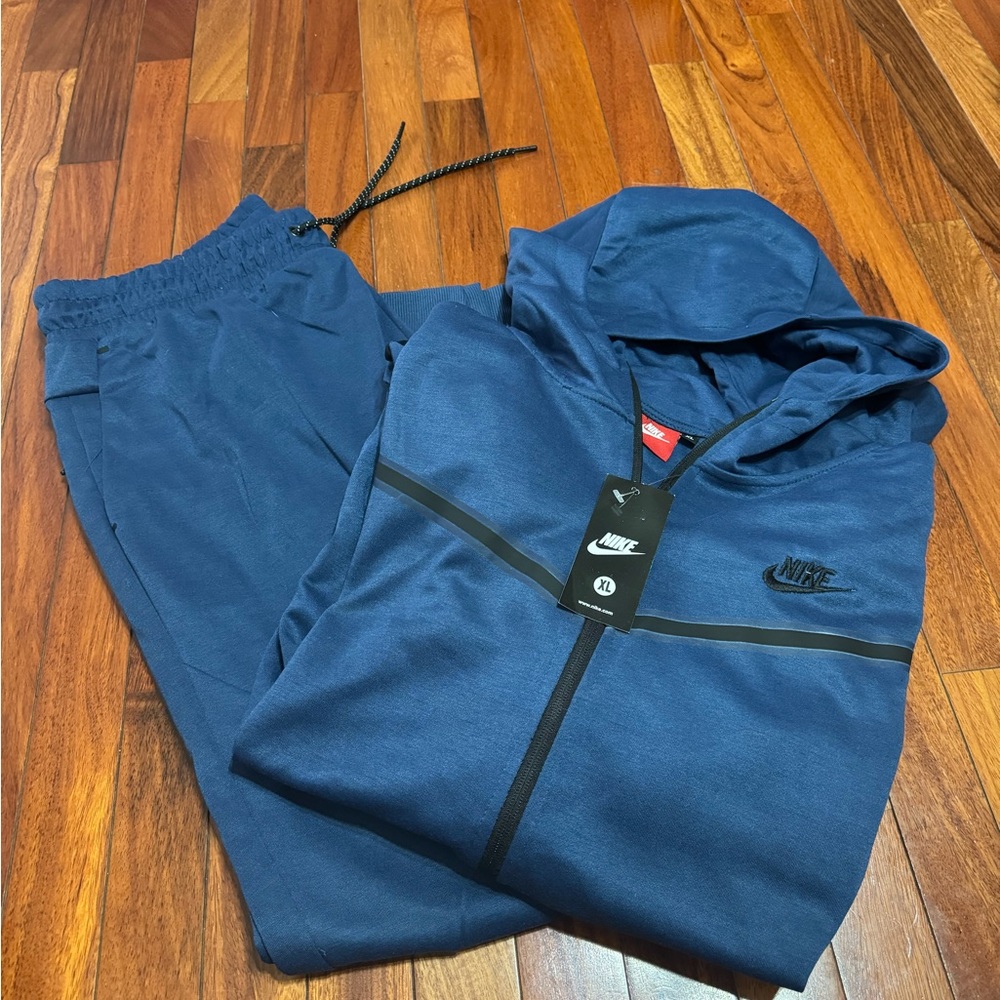 Nike Tech Set